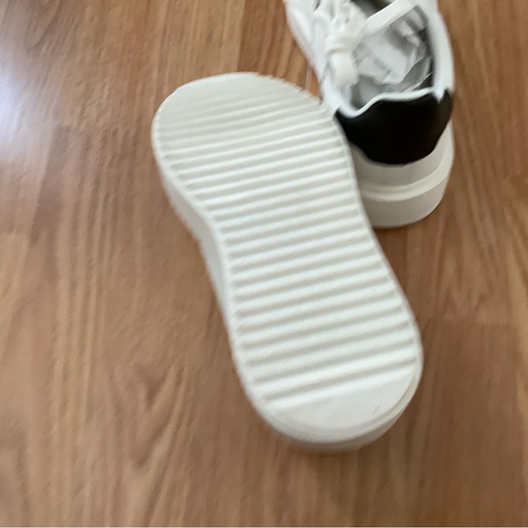 Torrid White Platform Sneakers , NWT, - Picture 5 of 8